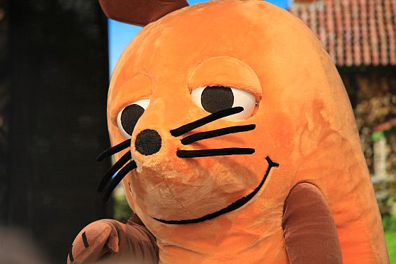 WDR-Maus bei Ein Tag Live in Velbert, Liveshow des WDR am 24.10.2015 auf dem Rathausplatz in Velbert Foto: Frank Vincentz / Wikipedia