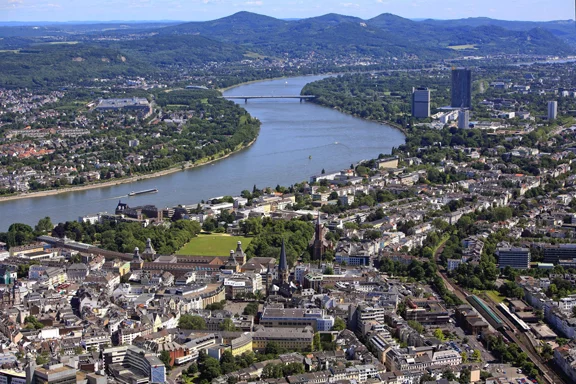 Bonn mit Rhein und Siebengebirge | © Michael Sondermann / Bundesstadt Bonn
