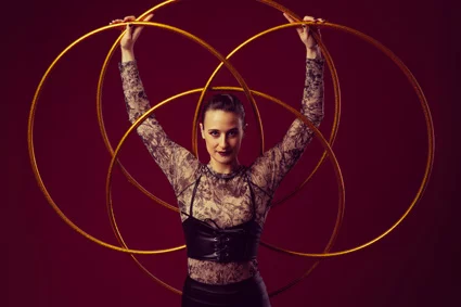 Lisa Stampfl in der Show YOUniverse | © GOP Variete Theater