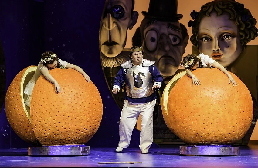 Die Liebe zu den drei Orangen | © Bettina Stöß