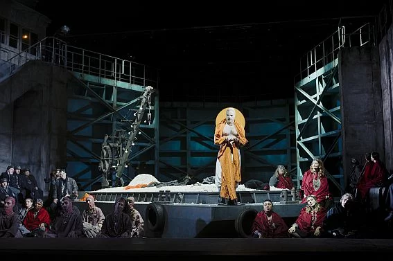 Awakening, Szene mit Hauptdarsteller Cody Quattlebaum, Chor des Theater Bonn, Tänzerinnen u. Tänzern | © Max Borchardt