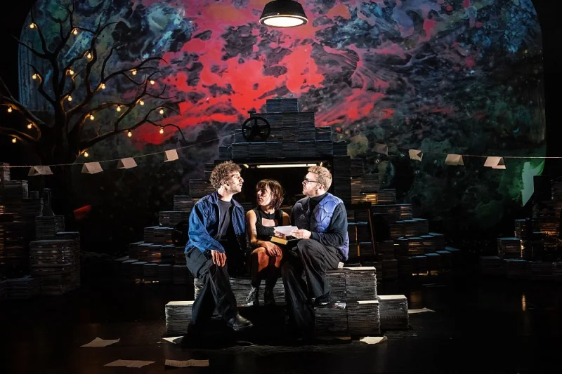 Die Leiden des jungen Werther; Szene mit Riccardo Ferreira, Rebecca Große Boymann, Max Wagner | © Matthias Jung
