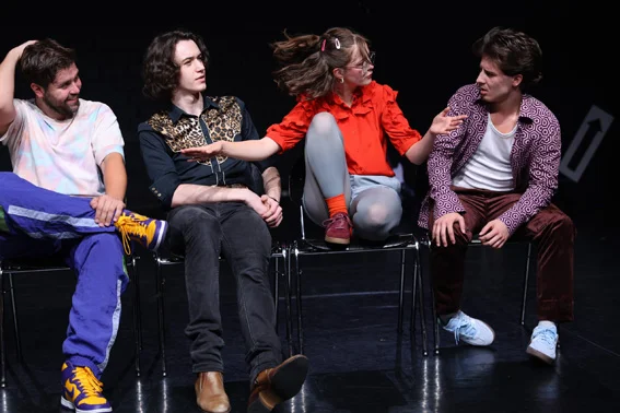 4 Personen, die miteinander sprechen | © Ursula Kaufmann
