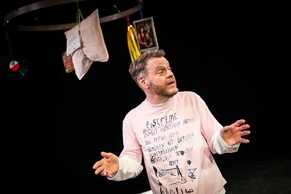 All das Schöne: Szene mit Hauptdarsteller Roland Riebeling | © Matthias Jung